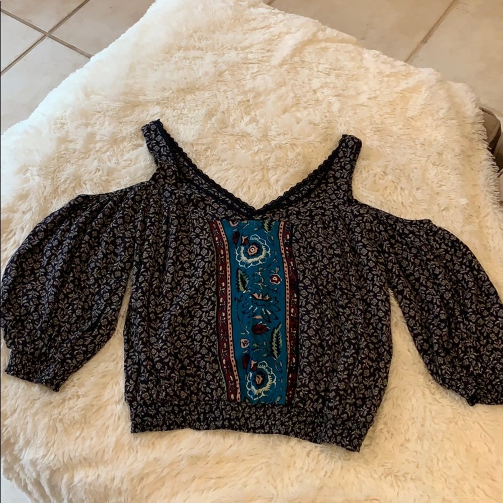 Cold shoulder top